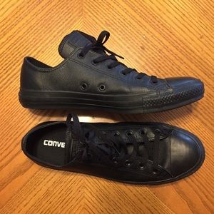 Men’s Converse Low-Tops